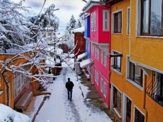 Kar Orada Bir Başka Güzel