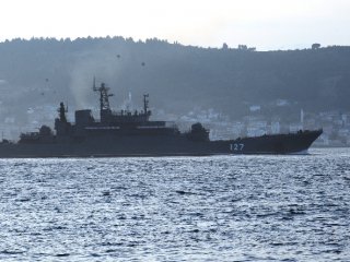 Rus Savaş Gemileri Boğaz'dan Geçti