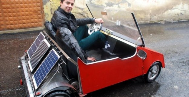 Liseli Genç, Güneş Enerjisi İle Çalışan Otomobil Yaptı