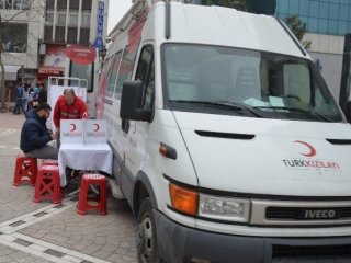 Kızılay Kan Toplamaya Devam Ediyor