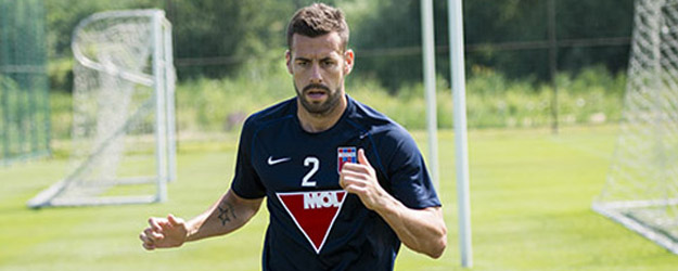 İnternetten Sağ Bek Transfer Ettiler!