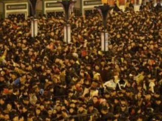 100 Bin Kişi Garda Mahsur Kaldı