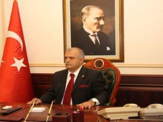 Valinin Şiiri Duygulandırdı