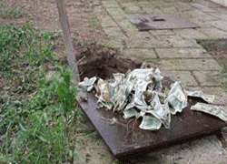 Kanalizasyondan 10 bin dolar çıktı!