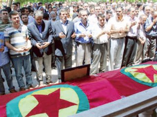 PKK Yöneticisini Tabuta Koyup Kaçırmak İstediler