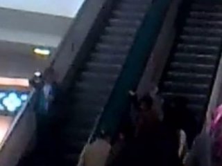 Diyarbakır'da AVM'ye bombalı saldırı