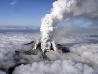 Japonya'da Yanardağ Patladı
