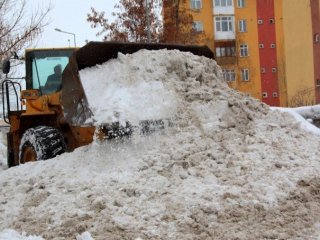 Doğu’da Kar Ve Tipi Yolları Kapadı