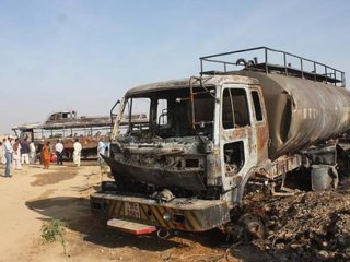 Pakistan'da Doğalgaz Tankeri Kazası: 12 Ölü