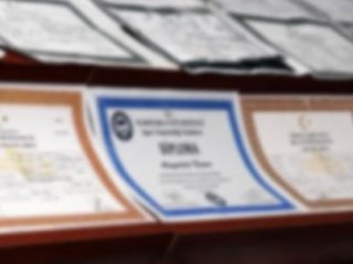 Bastır parayı al diplomayı!