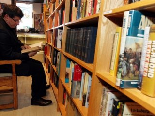 Davutoğlu "Kitap Dedektifi"ni Ödüllendirdi