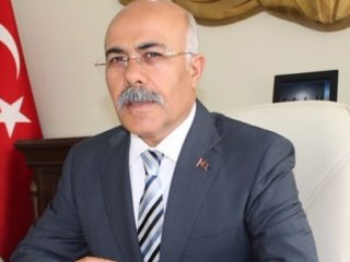 Merkez Valisi Ahmet Pek tutuklandı