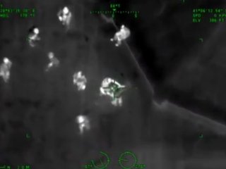 Polise Molotofla Saldıranlar Kamerada