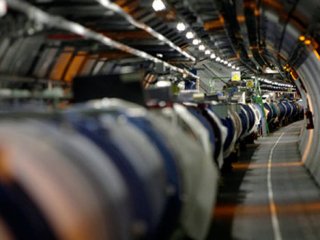 Cern'e Dev Rakip Geliyor!