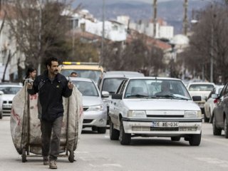 Fizik Mezunu Kağıt Toplayıcısı