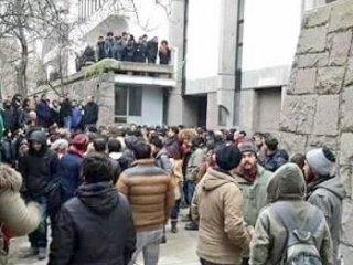 Çapulcular ODTÜ'de Yeni Açılan Mesidi Dağıttı