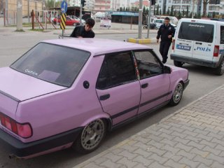 Şüpheli otomobil polisi harekete geçirdi