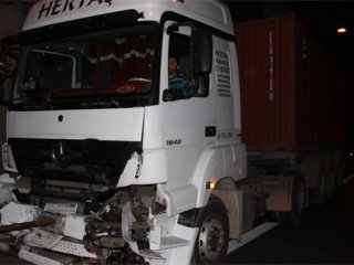 TIR Kazası Tem Otoyolu’nu Kapattı