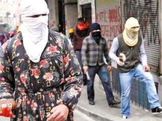 İstanbul'da Çarşaflı Erkek Alarmı!