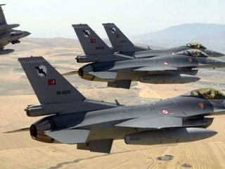 12 F-16 Suriye Sınırında Devriye Uçuşunda