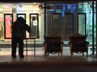 Otobüs durağında bomba paniği!