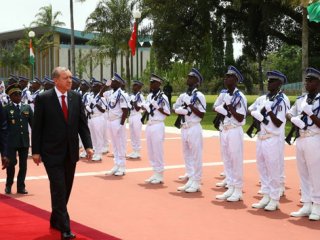 Erdoğan Fildişi Sahili'nde Resmi Törenle Karşılandı