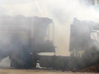 Tır yakıp polise saldırdılar!