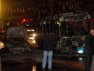 Şehir teröristleri halk otobüsünü yaktı