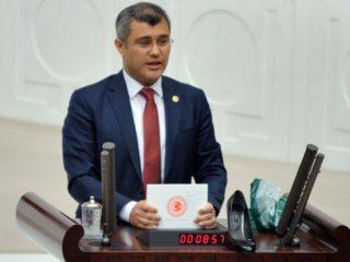 CHP’li vekil kadına şiddeti böyle protesto etti