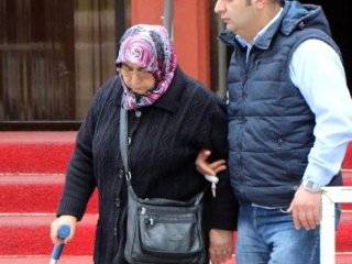 Anne-oğul çiçek zannedip hint keneviri yetiştirdi