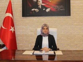 İlk başörtülü kaymakam göreve başladı