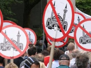 AfD Partisi: Sünnet, ezan ve minareler yasaklansın