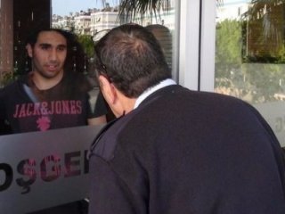 Sınava gireceği okulda kilitli kaldı