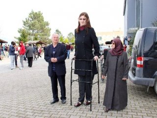 Dünyanın En Uzun Kızı İlk Kez YGS Sınavına Girdi