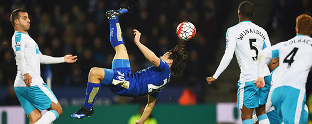 Leicester bir engeli daha aştı!