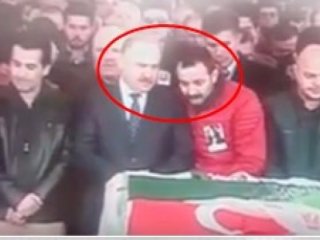 CHP'li Levent Gök cenaze namazında sohbet etti