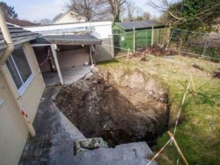 Dünyanın hayrete düşüren çukurları