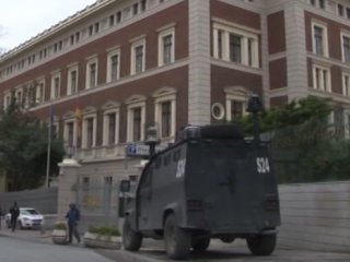 Konsolosluk kapısında İstanbulluları korkutan yazı