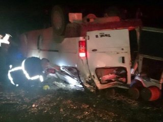 İşçileri Taşıyan Minibüs Devrildi: 13 Yaralı