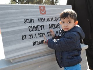 Şehit astsubayın oğlu duygulandırdı