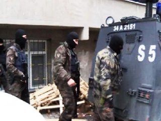 İstanbul polisinden o ilçeye şafak baskını!