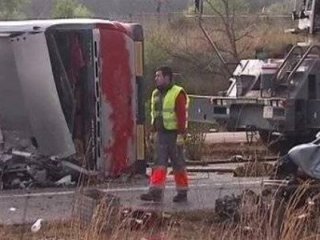 Türkler'i taşıyan otobüste facia!