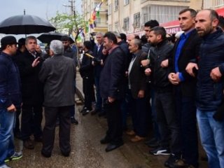 Polisten göstericilere müthiş ayar