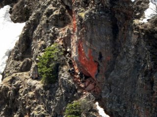 8 odalı PKK mağarasına dev operasyon