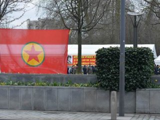 Brüksel'deki terör örgütü çadırı hala kaldırılmadı