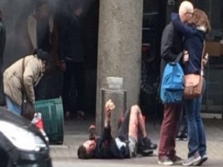 Metro patlamasında yaralı yardım isterken onlar öpüştü