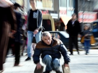 Tek isteği akülü bir araba!