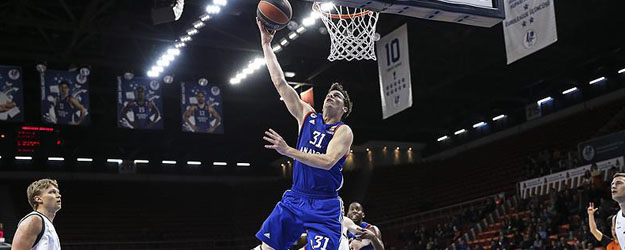 Anadolu Efes'ten farklı galibiyet!