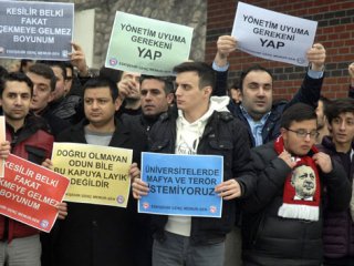 Tehdit edilen öğrenciye destek eylemi