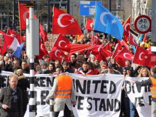 Terör saldırıları Hollanda'da protesto edildi